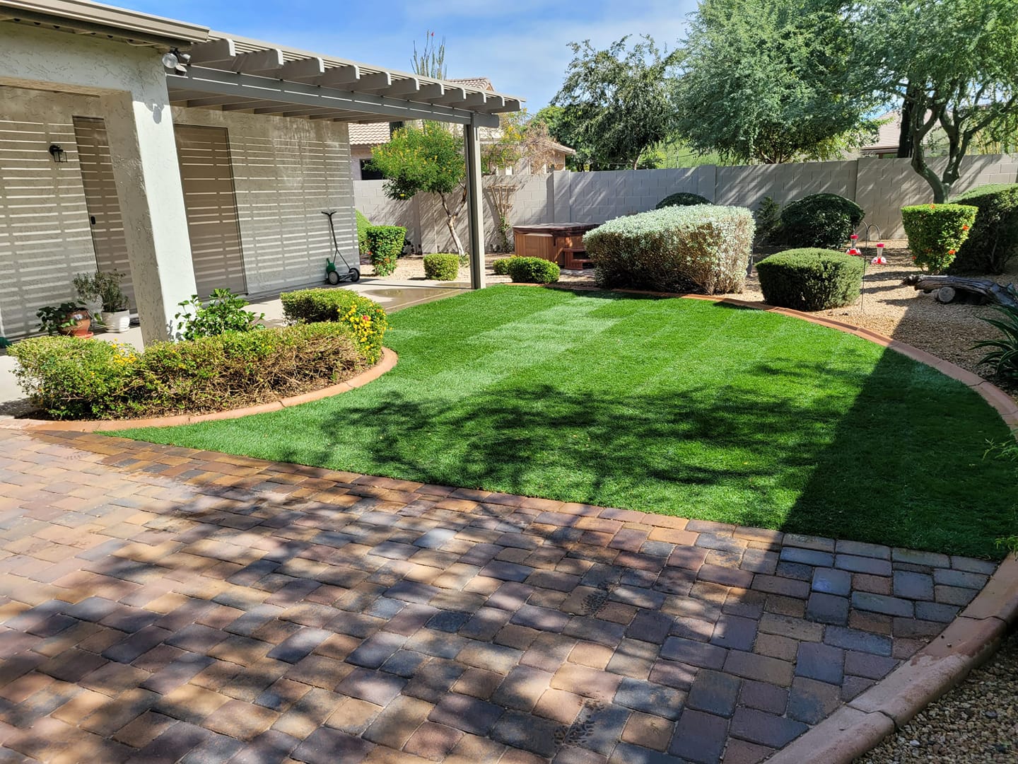image of a lush green lawn (for a landscaping service)